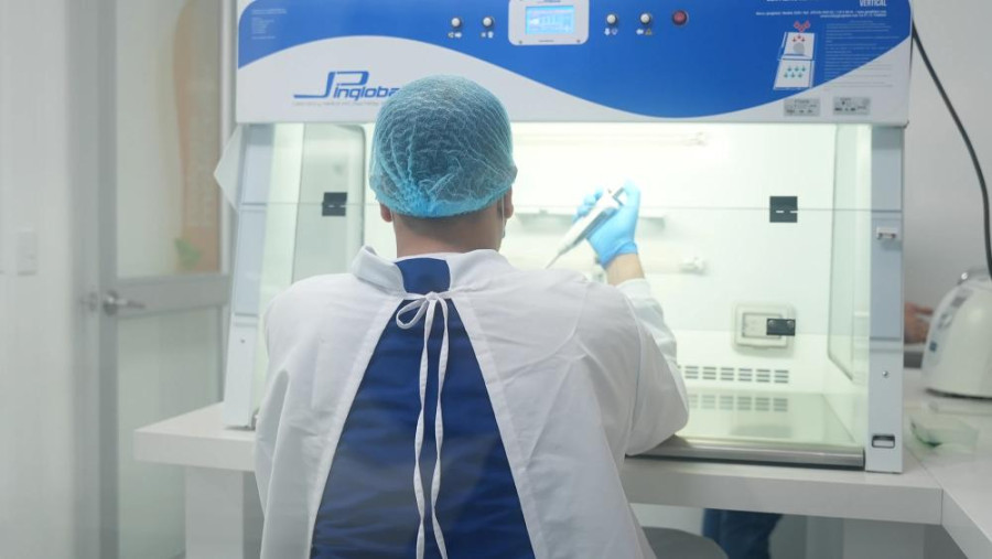 VIDA ÚTIL EN ALIMENTOS: ¿POR QUÉ EL ANÁLISIS MICROBIOLÓGICO ES CLAVE?